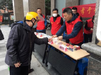 立足教育特色 踐行志愿服務(wù)——市教育局機關(guān)黨員開展學(xué)雷鋒教育咨詢志愿活動