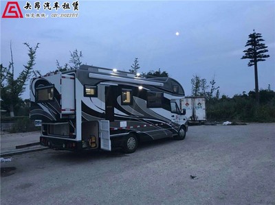 上海青浦華新勞斯萊斯銀云婚車出租 經典座駕點亮浪漫時刻，助力服裝節時尚盛典